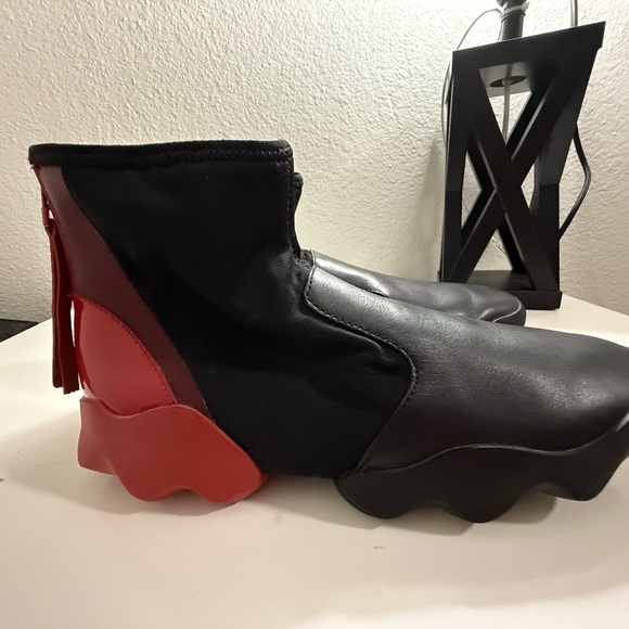 Camper Black and Red Sneakers - Picture 2 of 6